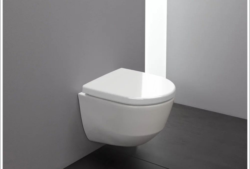 Miska WC wisząca  Laufen ( nowa w kartonie)