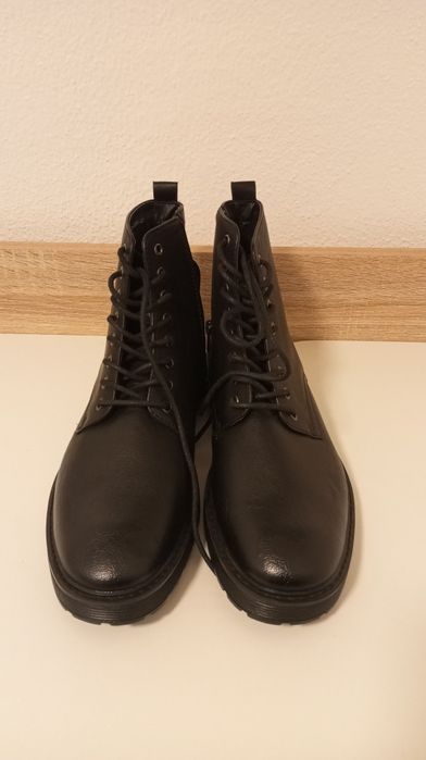 Botas AM Shoe Company - Novas, Tamanho 43, Super Estilo e Resistência!