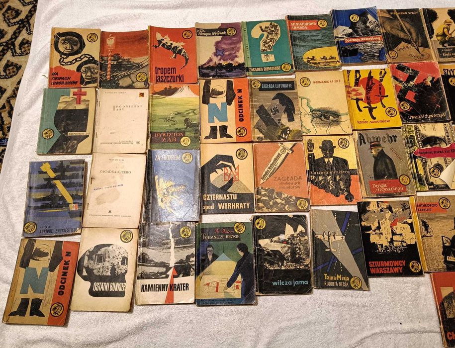 Kolekcja książek z serii Żółty Tygrys