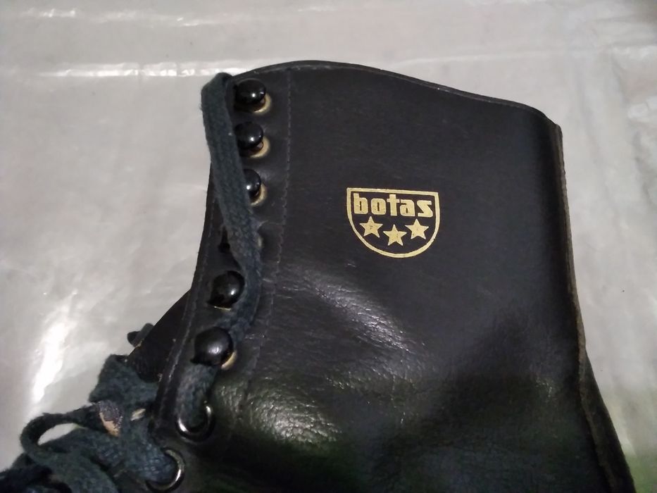 Коньки фигурные.