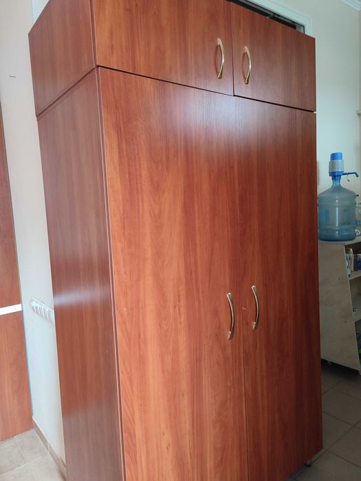 Продаю шкаф платяной