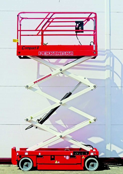 ОРЕНДА акумуляторного ножичного підйомника Пекканіска COMPACT 8