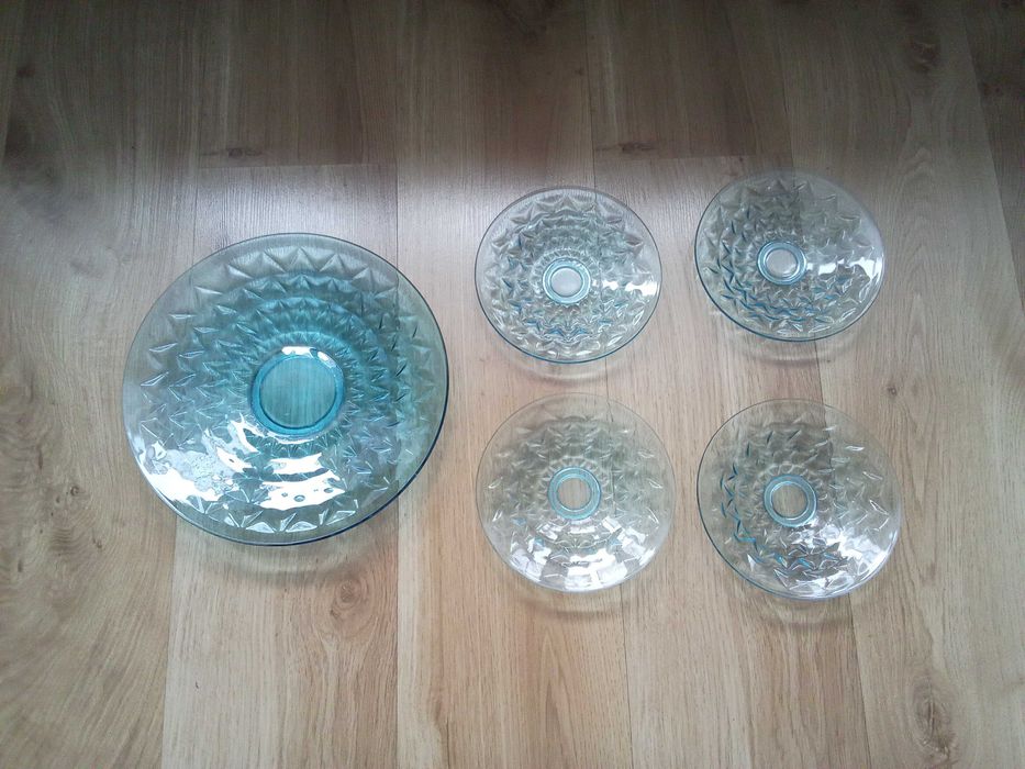 Szklana patera i cztery talerzyki, trójkąty Ząbkowice.