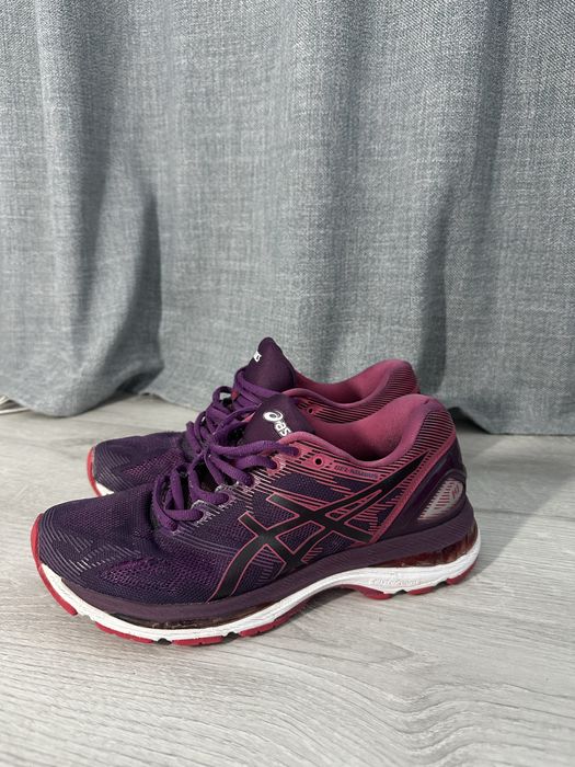 жіночі кросівки Asics Gel-Nimbus 19