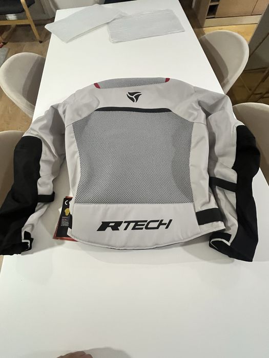 Casaco moto  RTech com proteção de  braços,  cotovelos, ombros e costas.