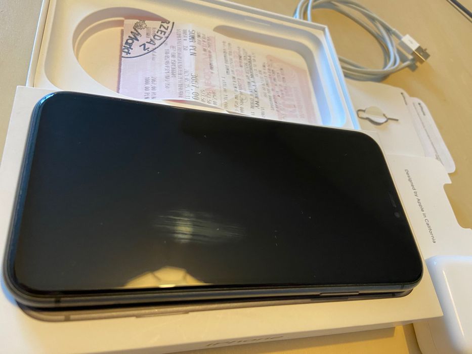 Iphone 11 64GB z oryginalnym pudełkiem, ładowarką, kablem USB, kluczyk do karty SIM