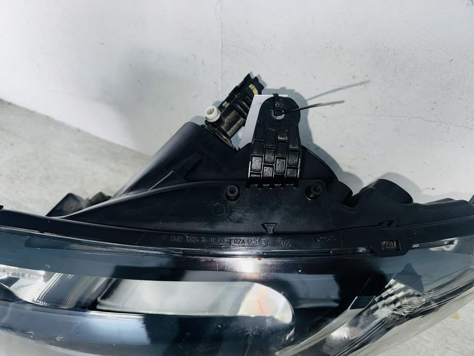 Farol Esquerdo Dacia Sandero - 12/17
