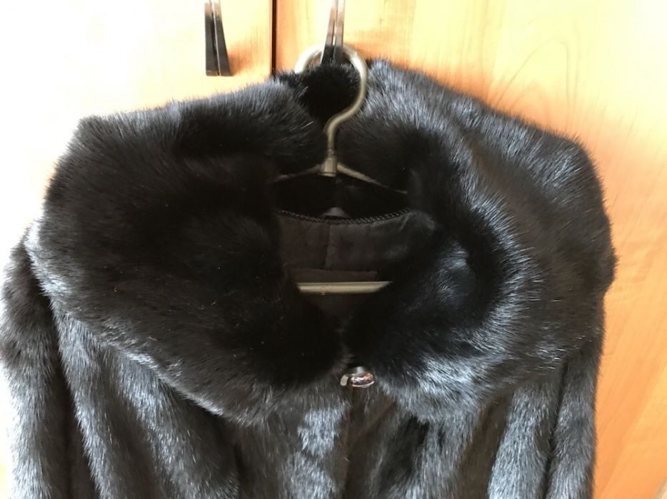 Норкова шуба автоледі з капюшоном