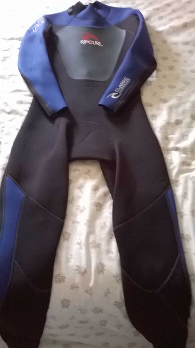 fato de neoprene para surf