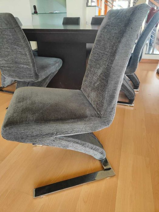 Mobilia de Sala - Mesa de Jantar, Cadeiras, Aparador, Mesa de centro