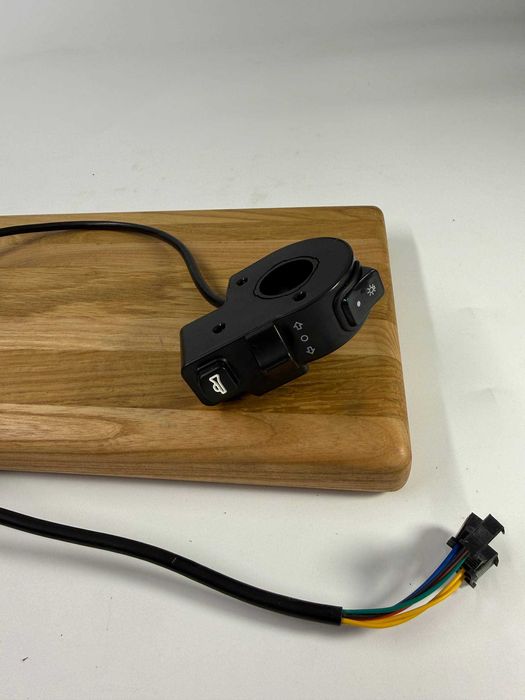 Блок кнопок на кермо, повороти світло гудок, компактно та надійно