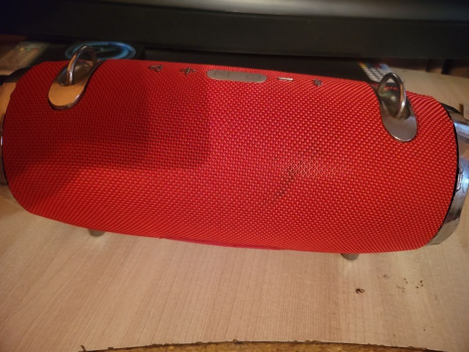 Продам колонки jbl bombokc