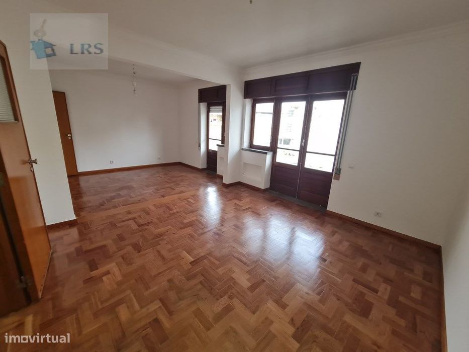 Apartamento T3 Remodelado - Outeiro da Vela, perto da Farmácia a 10...