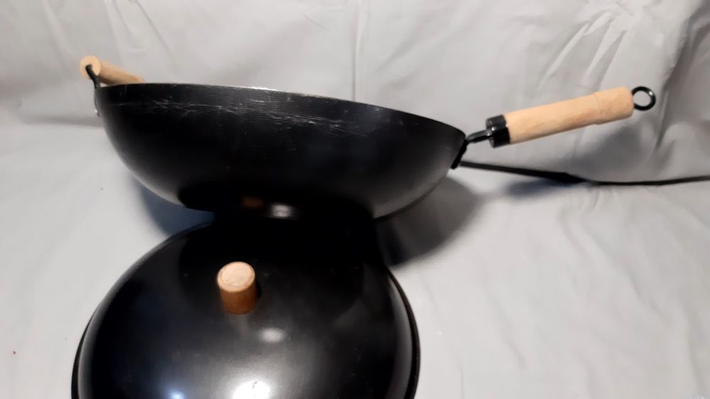Wok grande em bom estado