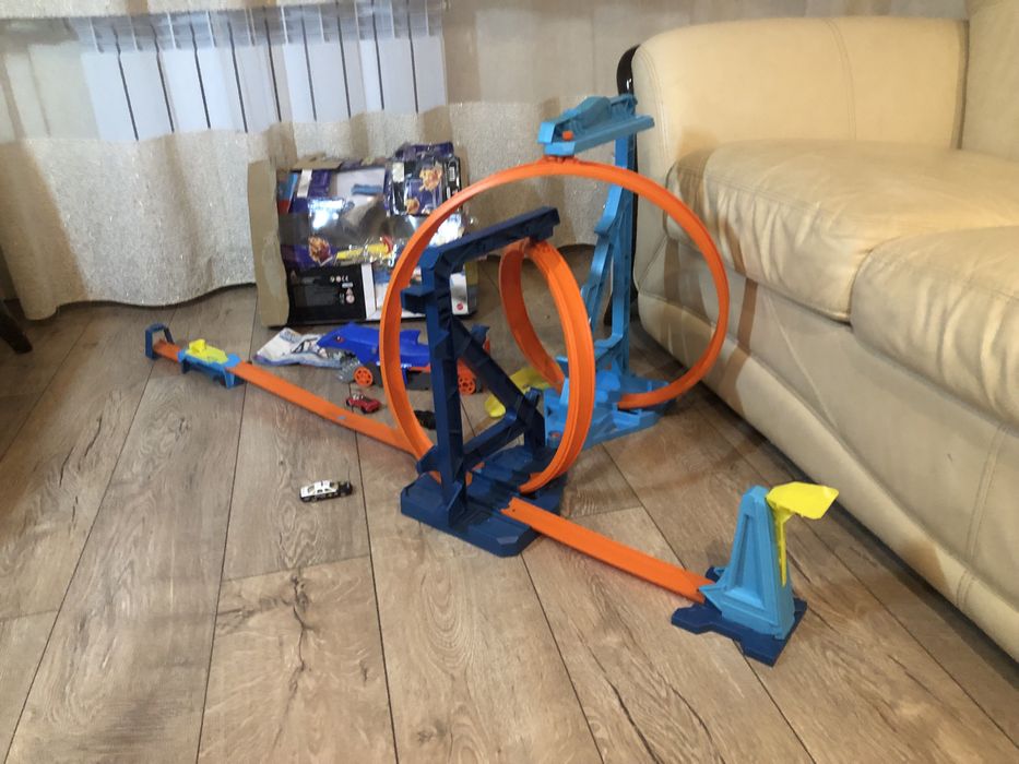 Hot Wheels трек акула  петля