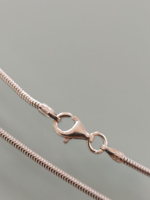 Lindo collar em prata