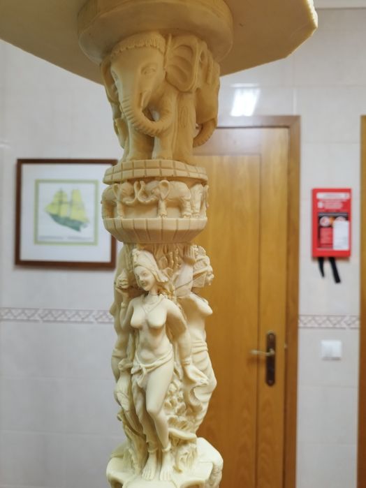 Coluna, pedestal, floreira decorativa