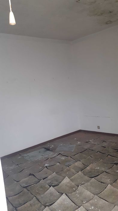 Prédio para Remod.ou alterar para um bloco de apartamentos em Torres Vedras