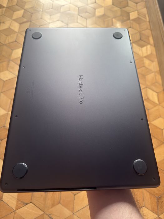 MacBook Pro, M5 2025