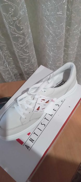 Кроссовки  Rieker Германия/Швейцария .кожа натуральная белая