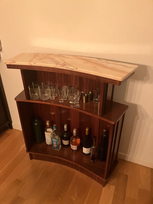 Bar de sala + 2 bancos altos