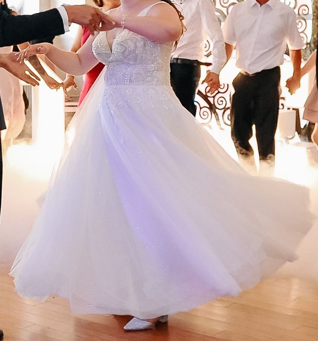 Piekna Suknia ślubna