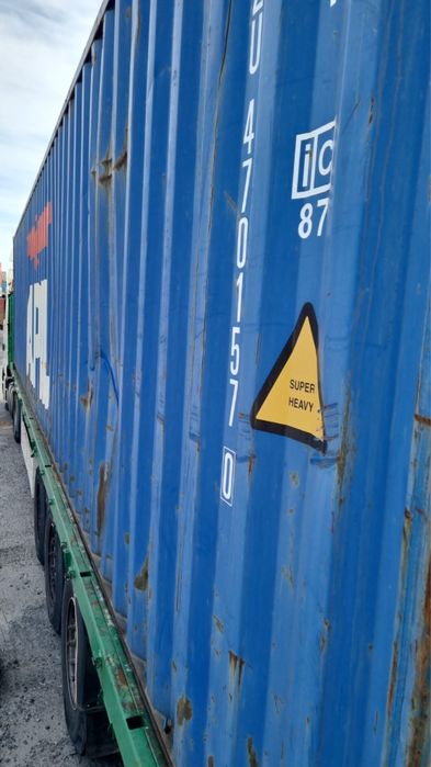 Contentores usados e novos