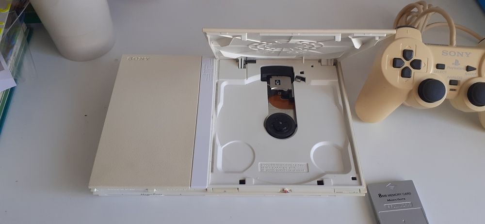 Ps2 branca (amarelada) com comando e cartão de memória
