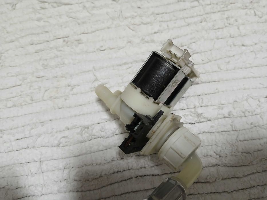 Válvula solenóide de 2 vias. Máquina de lavar Bosch, Siemens, Balay