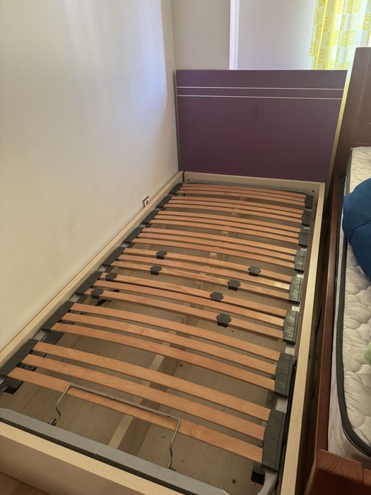 Cama solteiro com arrumacao