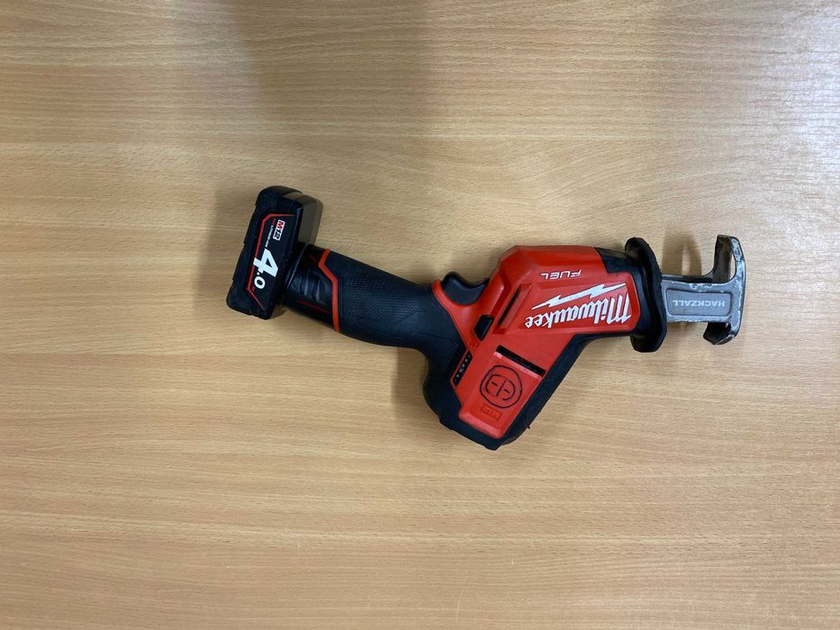 Piła szablasta MILWAUKEE M12 CHZ + bateria M12 4.0Ah