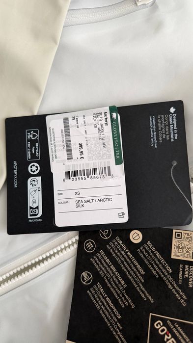 Arc’teryx (sea salt/arctic silk)