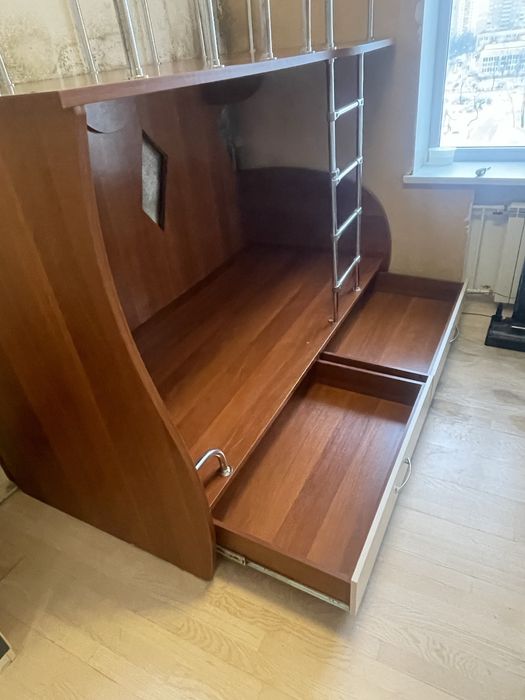 Кровать двухъярусная