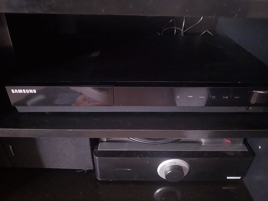 Samsung surround 5.1 , 4 colunas uma barra som e subwoofer