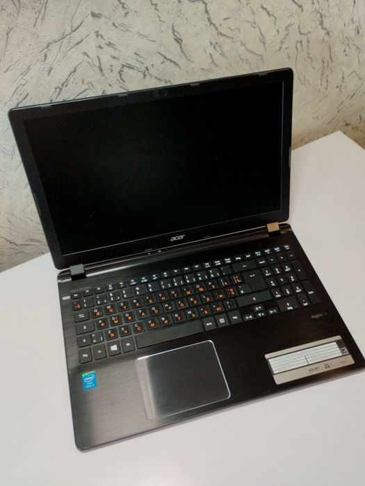 Не дорогой ноутбук Acer Aspire v5-573 / Core i5-4200U / 8/120 SSD / батарея 2 часа