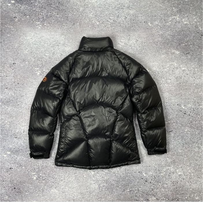 Жіночий пуховик.