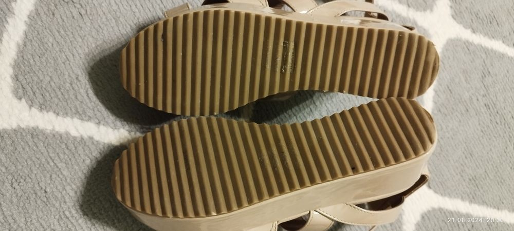 Sandały na platformie Koi Footwear