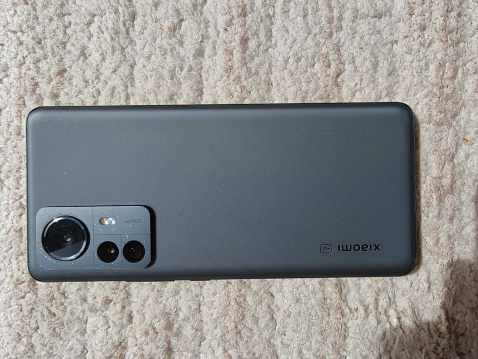 Telefon Xiaomi 12 Pro + Ładowarka 120W +trzy etui