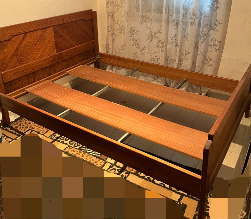 Cama em pinho mel
