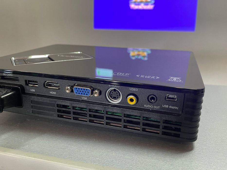 DLP-проєктор ViewSonic PLED-W599.