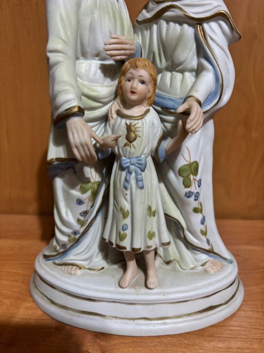 Biała figurka Świętej Rodziny