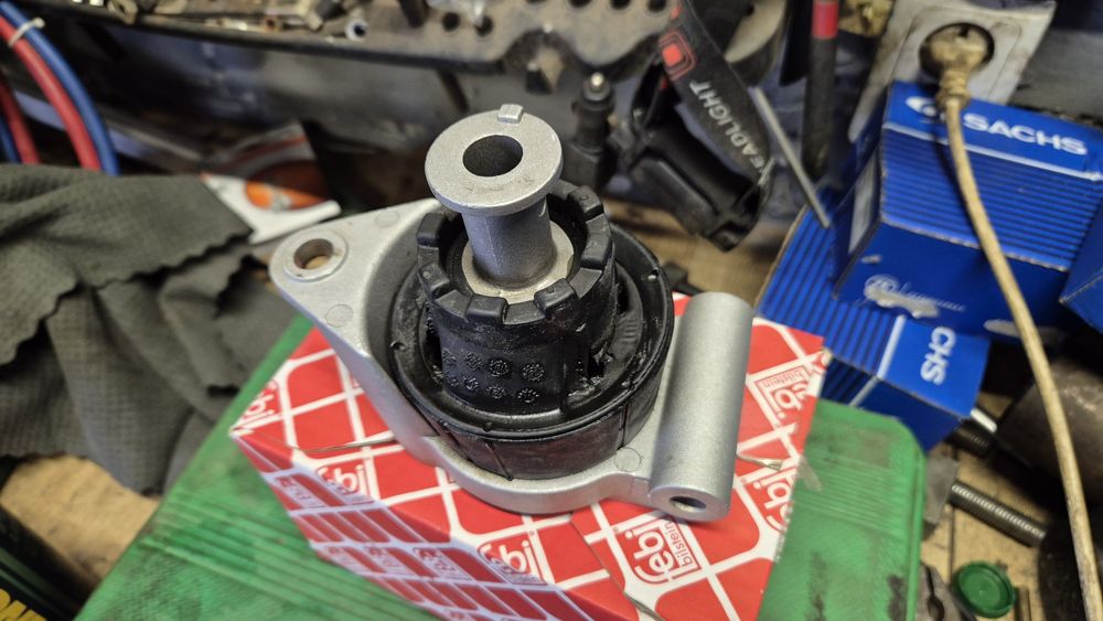 Подушка двигателя Astra H задняя