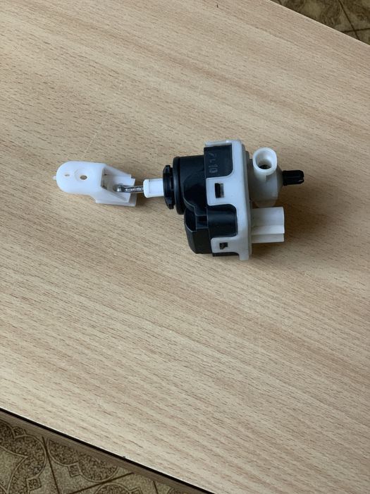 Деталі передньої фари Део ланос