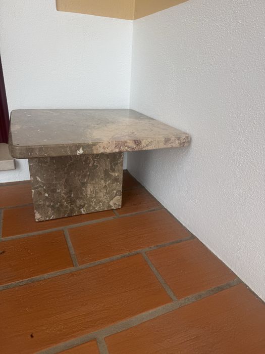 Mesa de apoio em pedra