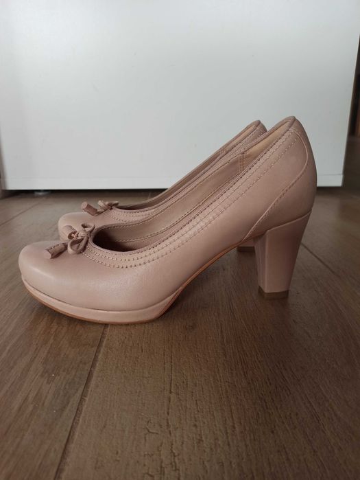 Clarks r.36 skóra pudrowy róż jak nowe