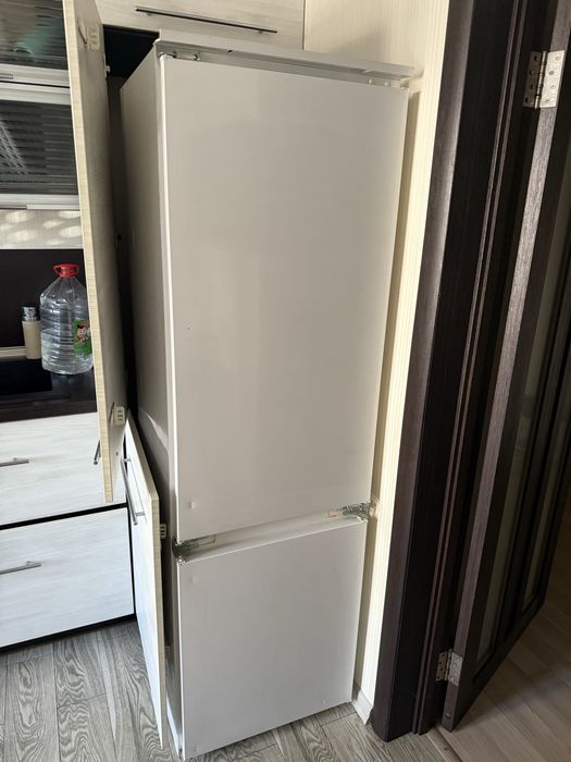 Холодильник бу  скрытый