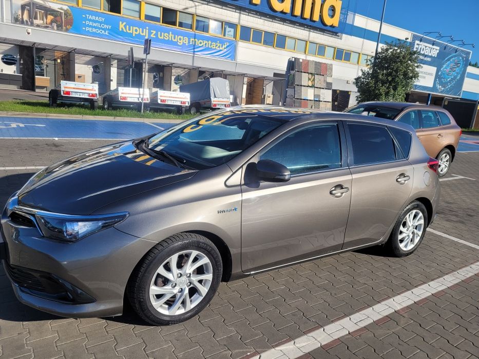 Toyota Auris 1.8  LPG po serwisie  mały przebieg