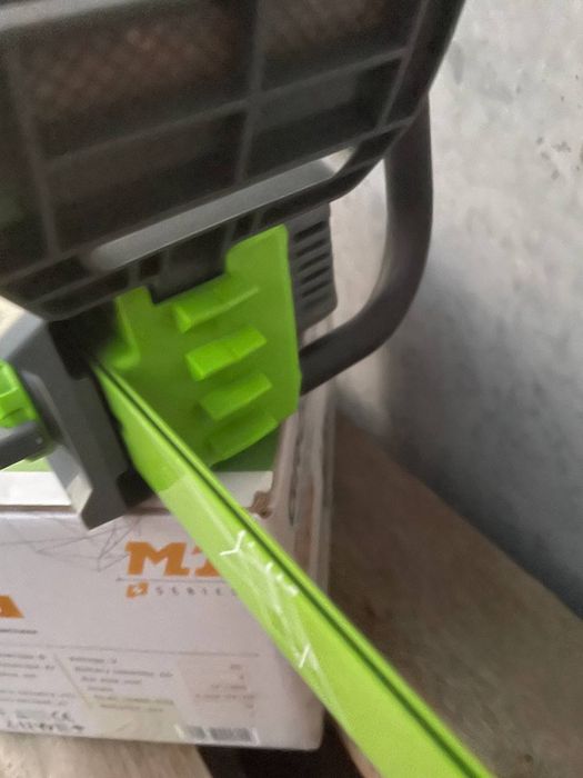 Акумуляторна безщіткова ланцюгова пила Grosser GCS 121