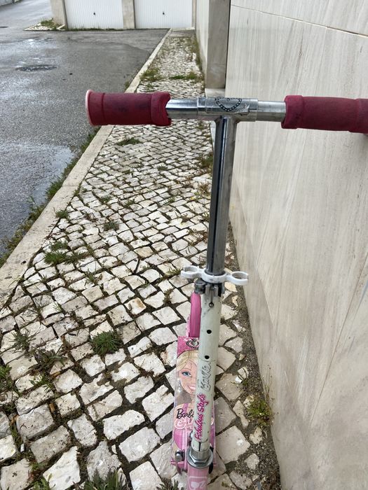 Barbie Glam Foldable Scooter – Used but Functional64176290206722121