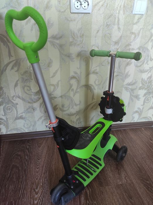 Самокат трьохколісний